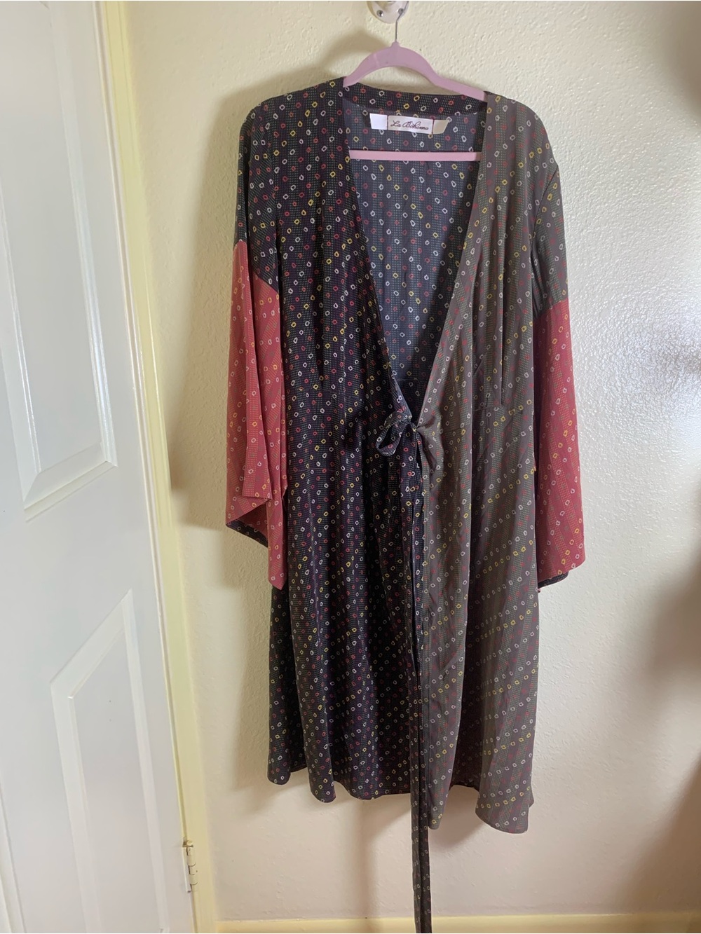 NWOT La Boheme Black Multicolor Dot & Rust Sleeve Tie-Front Wrap Robe